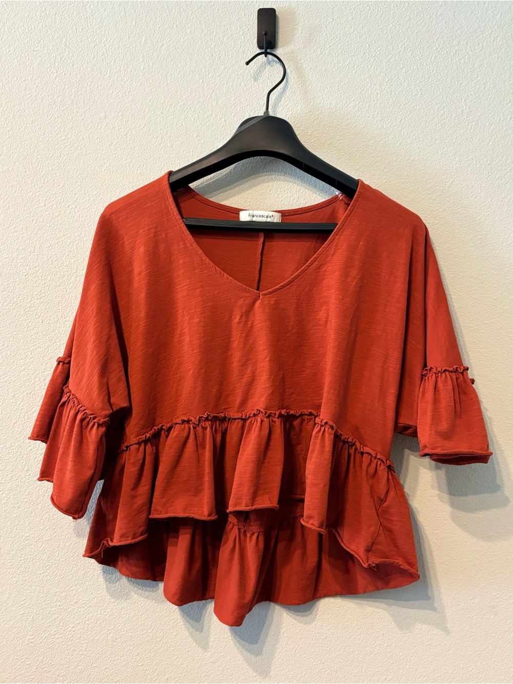 Francesca's Collections Elaine Ruffled Dolman V-Neck Tee Rust Size M